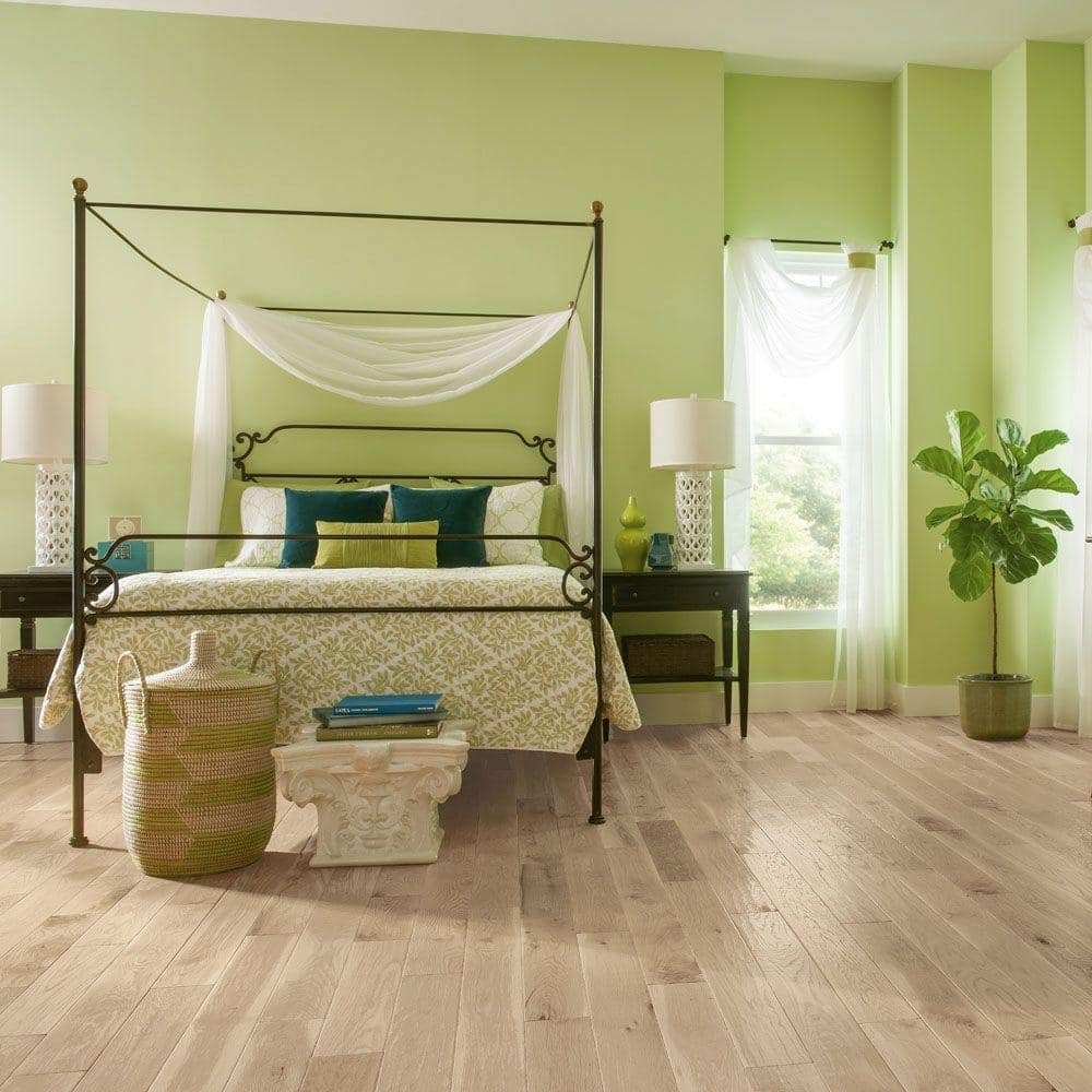 Bruce American Vintage By the Sea Oak 3/4 in. T x 5 in. W Scraped Solid Hardwood Flooring (23.5 sq.ft./ctn)