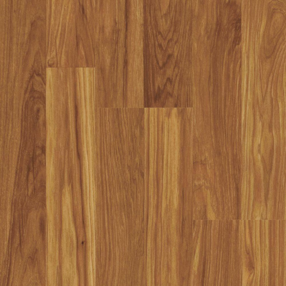 Pergo XP Royal Oak 10 mm T x 7.48 in. W x 47.24 in. L Laminate Flooring (19.63 sq. ft. / case)