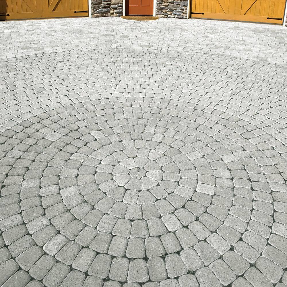 Mutual Materials 83.52 in. x 83.52 in. x 2.375 in. Cascade Blend Concrete Old Dominion Paver Circle Kit