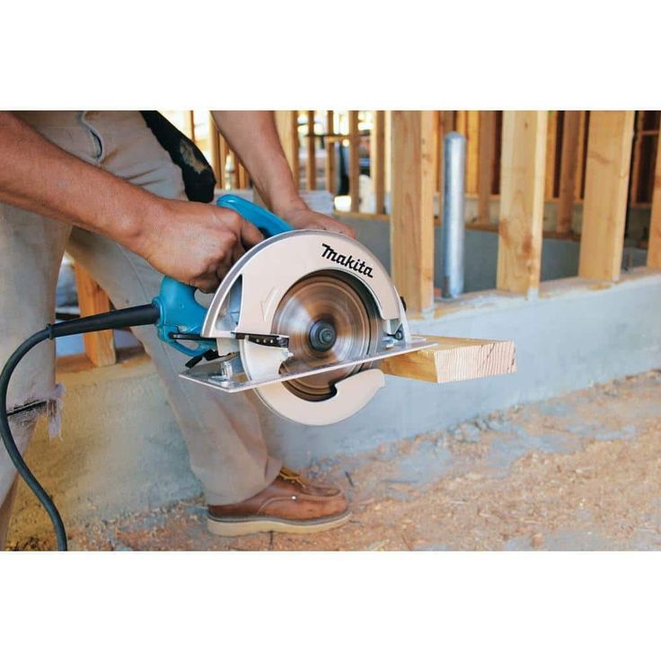 15 Amp 7-1/4 In. Corded Circular Saw with Large 56 degree Bevel Capacity, Dust Port, 24T blade and Hard Case