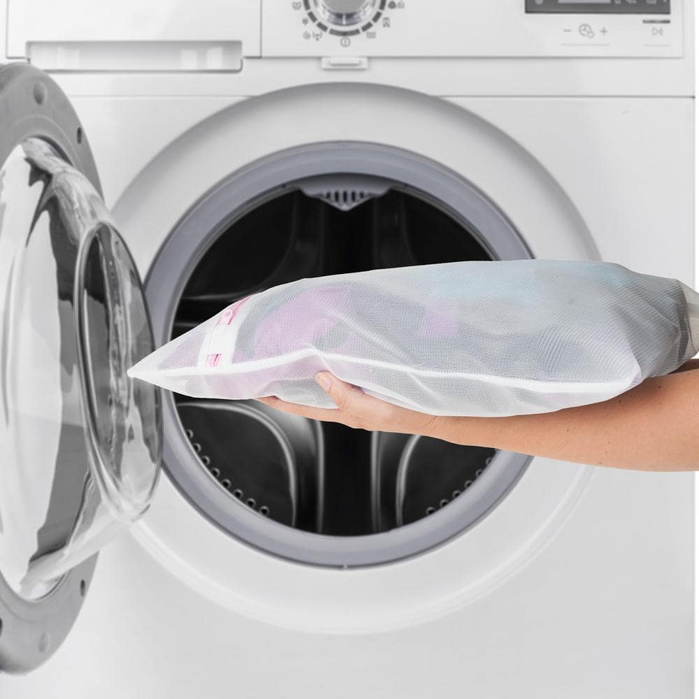 Everyday Home Washable Mesh Laundry Bag with Zipper (4-Pack)