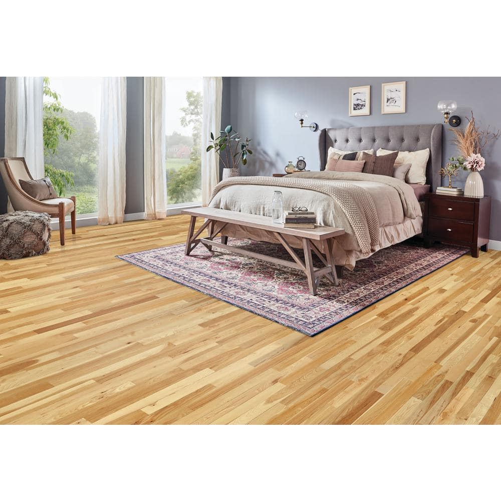 Bruce American Treasure Country Natural Hickory 3/4 in. T x 3-1/4 in. W Smooth Solid Hardwood Flooring (22 sq.ft./ctn)