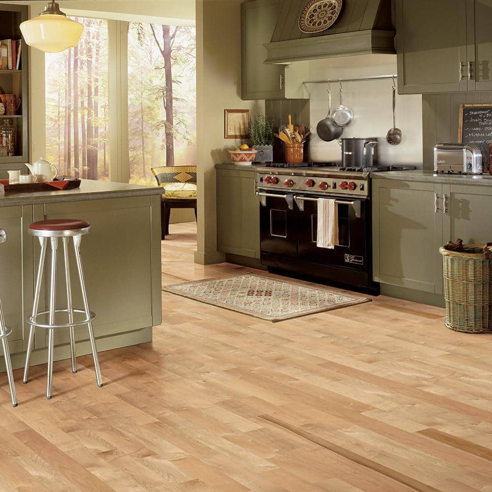 Bruce American Originals Country Natural Maple 3/4 in. T x 2-1/4 in. W Smooth Solid Hardwood Flooring (20 sq.ft./ctn)