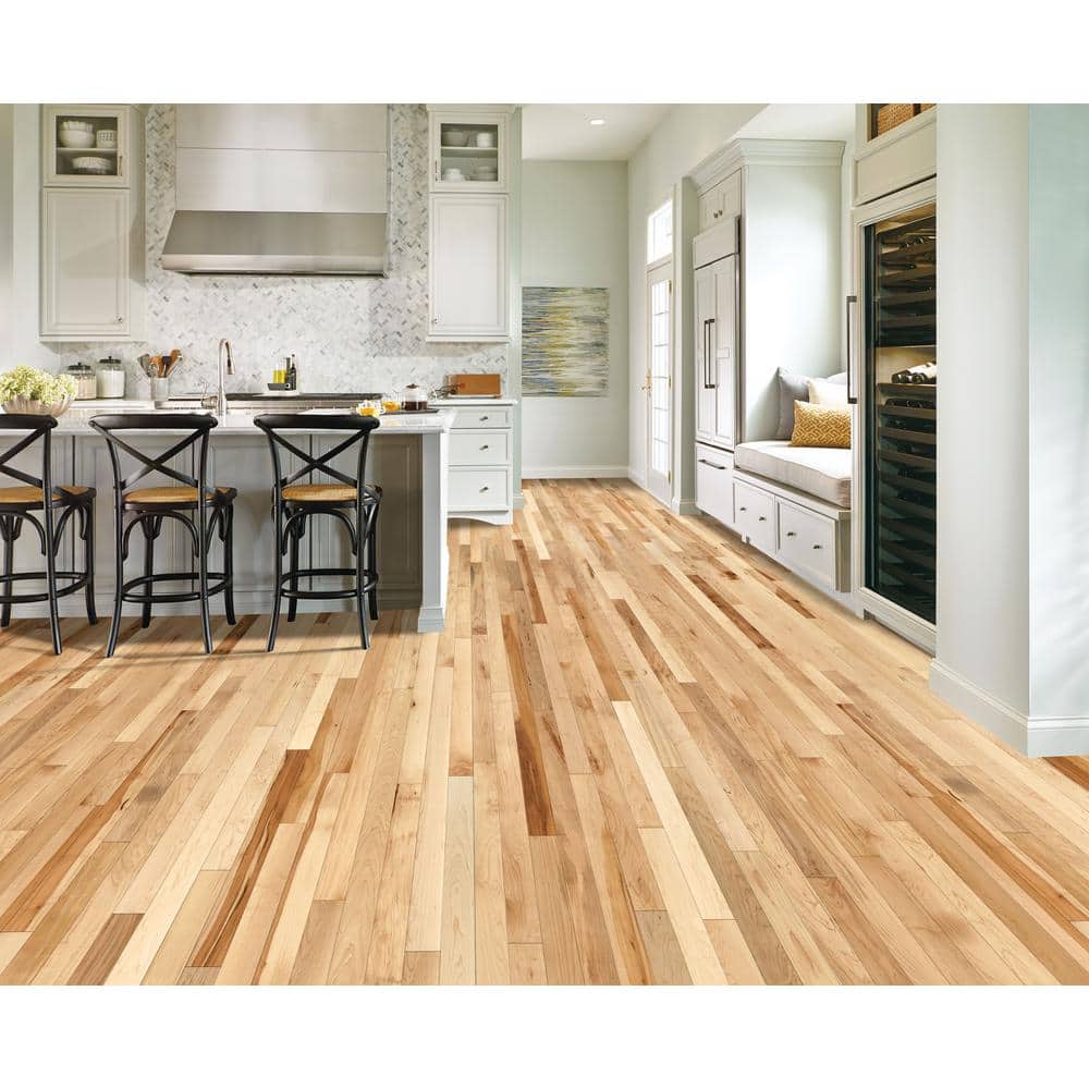 Bruce American Originals Country Natural Maple 3/4 in. T x 2-1/4 in. W Smooth Solid Hardwood Flooring (20 sq.ft./ctn)