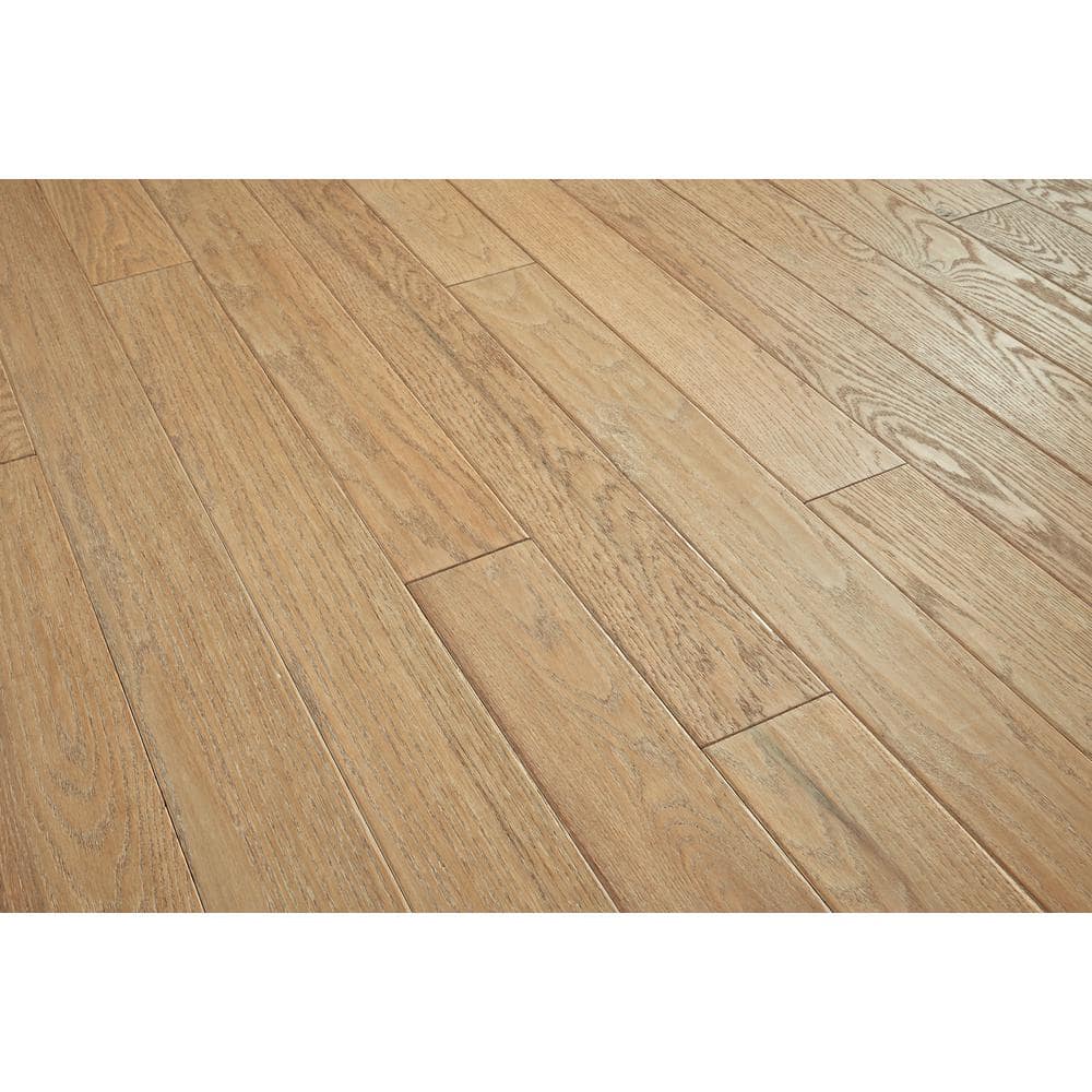 Bruce American Vintage Cozy Living Red Oak 3/4 in. T x 5 in. W Scraped Solid Hardwood Flooring (23.5 sq.ft./ctn)