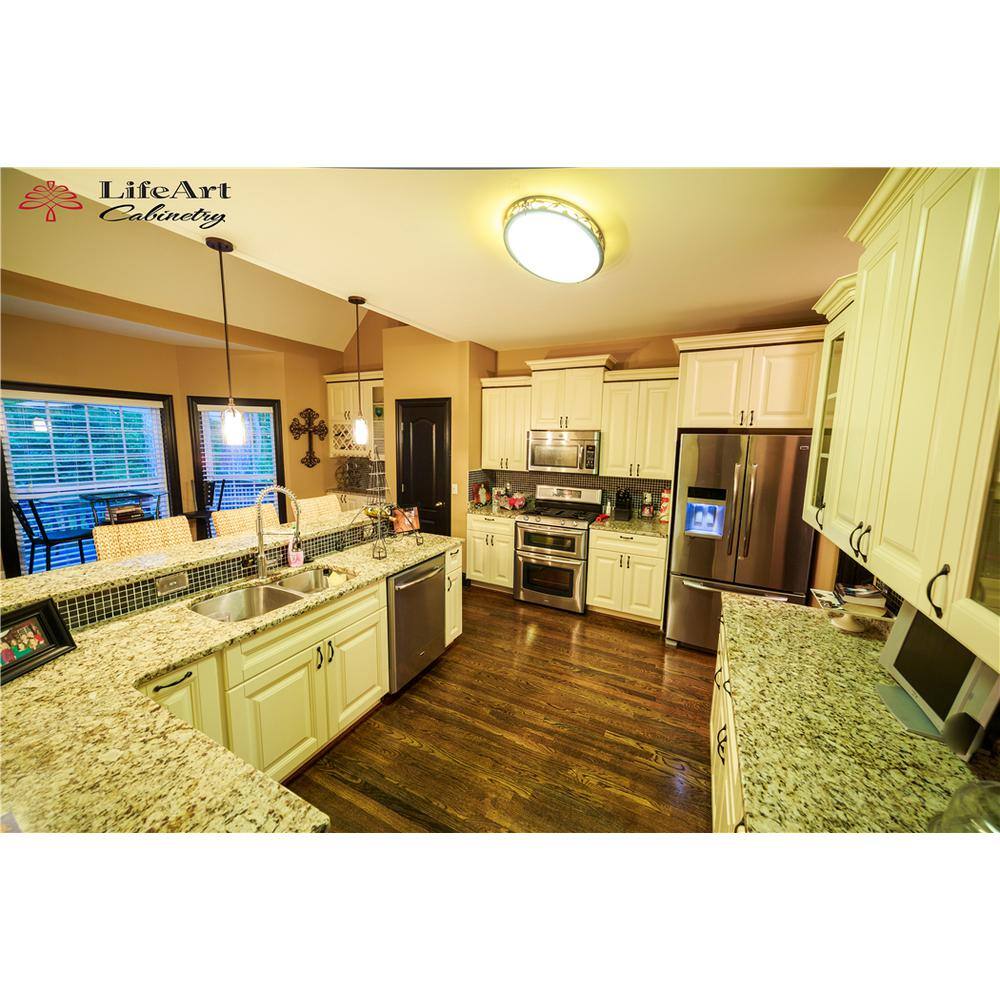 LIFEART CABINETRY Oxford Assembled 30 in. x 18 in. x 12 in. Wall Cabinet with 2 Raised-Panel Doors no Shelf in Creamy White