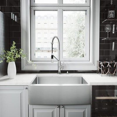 VIGO Bedford 30-in x 22.25-in Stainless Steel Single Bowl Undermount Commercial/Residential Workstation Kitchen Sink All-in-One Kit