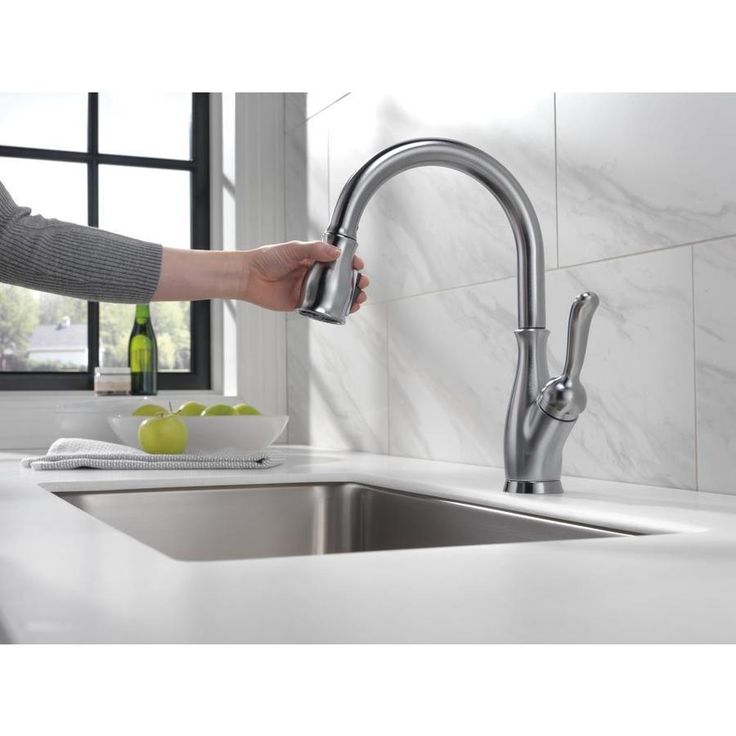 Delta Leland Arctic Stainless 1-Handle Deck-Mount Pull-Down Handle Kitchen Faucet (Deck Plate Included)