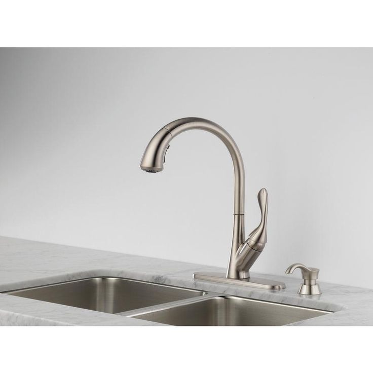 Delta Ashton Stainless 1-Handle Deck-Mount Pull-Down Handle Kitchen Faucet (Deck Plate Included)