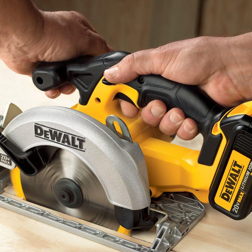 20-Volt MAX Lithium-Ion Cordless Circular Saw Kit with Battery 5Ah, Charger and Case