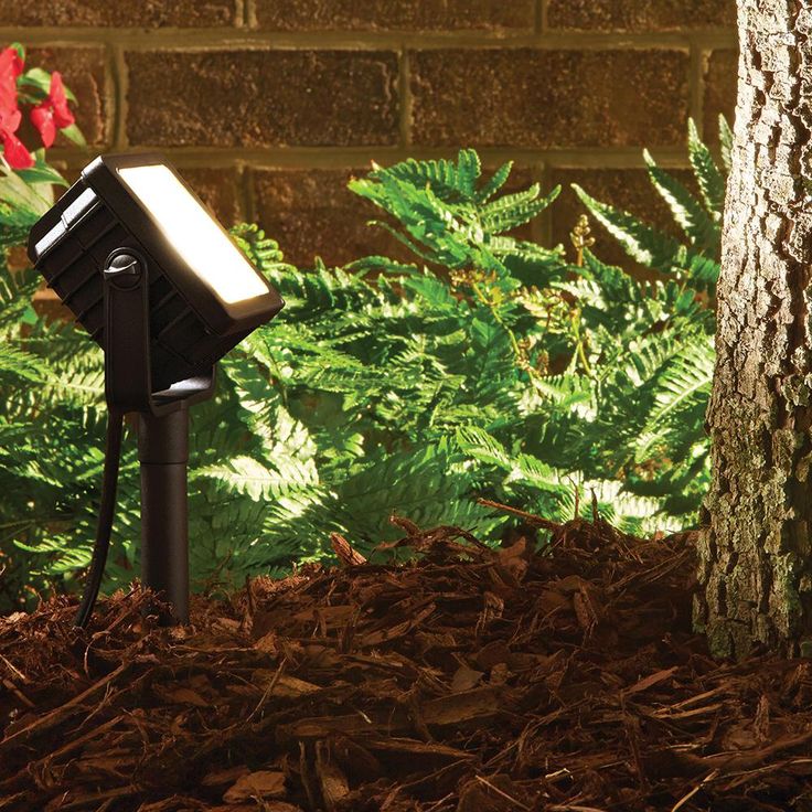 Line Voltage Black Outdoor Integrated LED Landscape Flood Light