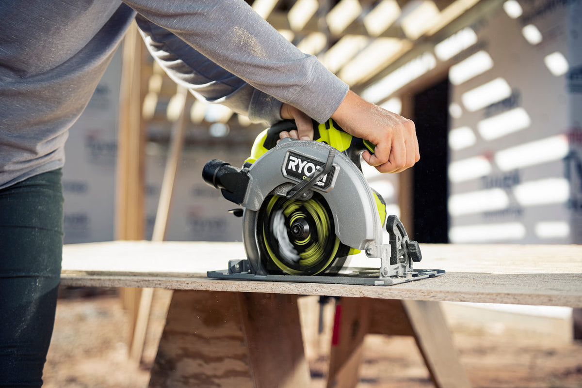 RYOBI 18V ONE+ HP Brushless 7-1/4 in. Cordless Circular Saw with 4.0 Ah Lithium-Ion Battery