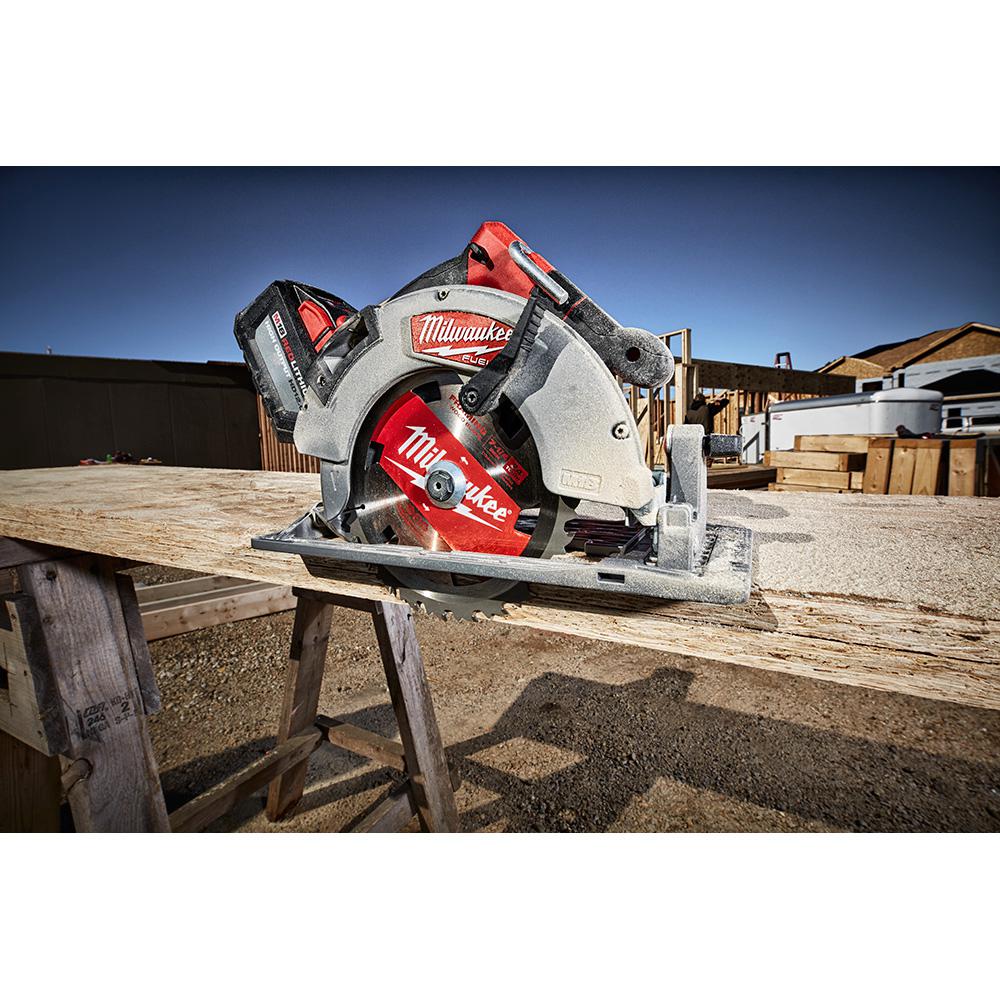 M18 FUEL 18-Volt Lithium-Ion Cordless 7-1/4 in. Circular Saw W/ HIGH OUTPUT XC 8.0Ah Battery