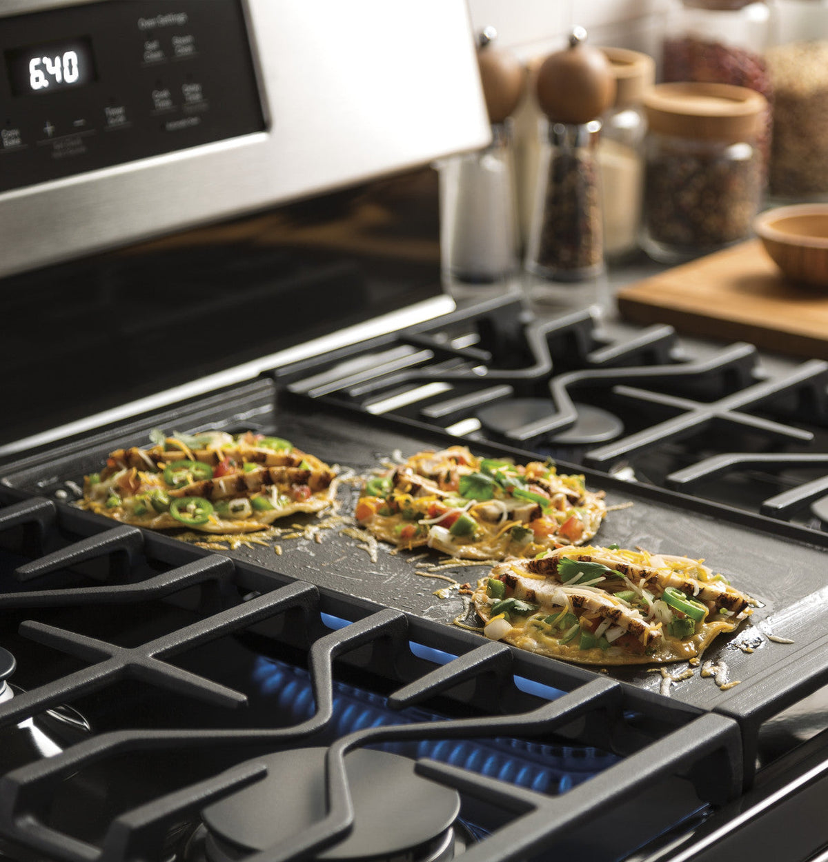 GE 30-in 5-Burner 5.0-cu ft Freestanding Gas Range, Stainless Steel (JGBS66REKSS)