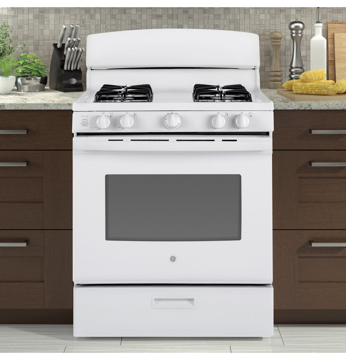 GE 30-in 4-Burner 4.8-cu ft Freestanding Gas Range (White) JGBS30DEKWW