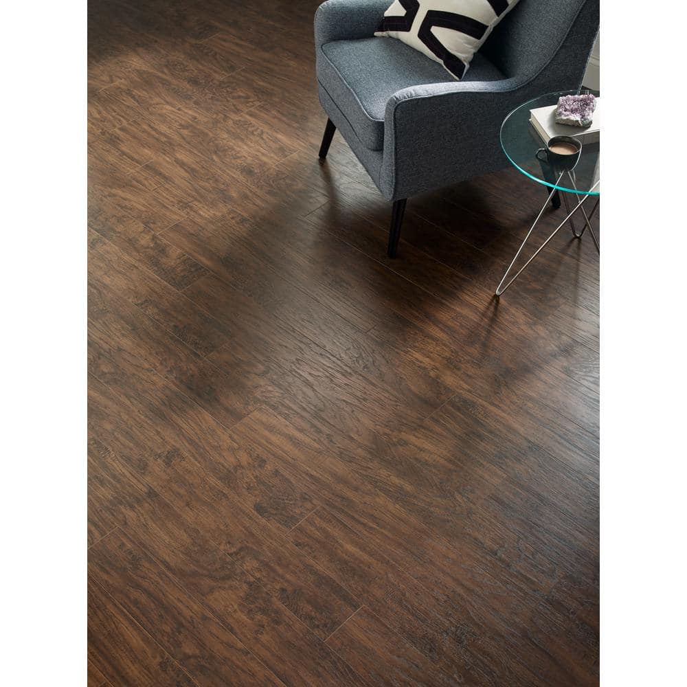 Pergo XP+ Edgeview Hickory 10 mm T x 5.2 in. W Waterproof Laminate Wood Flooring (18.9 sqft/case)