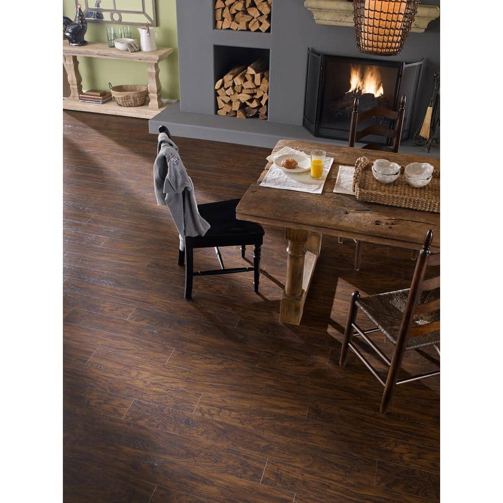 Pergo XP+ Edgeview Hickory 10 mm T x 5.2 in. W Waterproof Laminate Wood Flooring (18.9 sqft/case)
