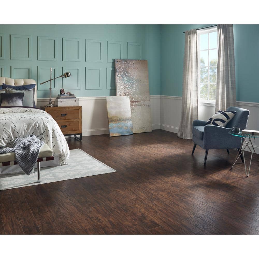 Pergo XP+ Edgeview Hickory 10 mm T x 5.2 in. W Waterproof Laminate Wood Flooring (18.9 sqft/case)