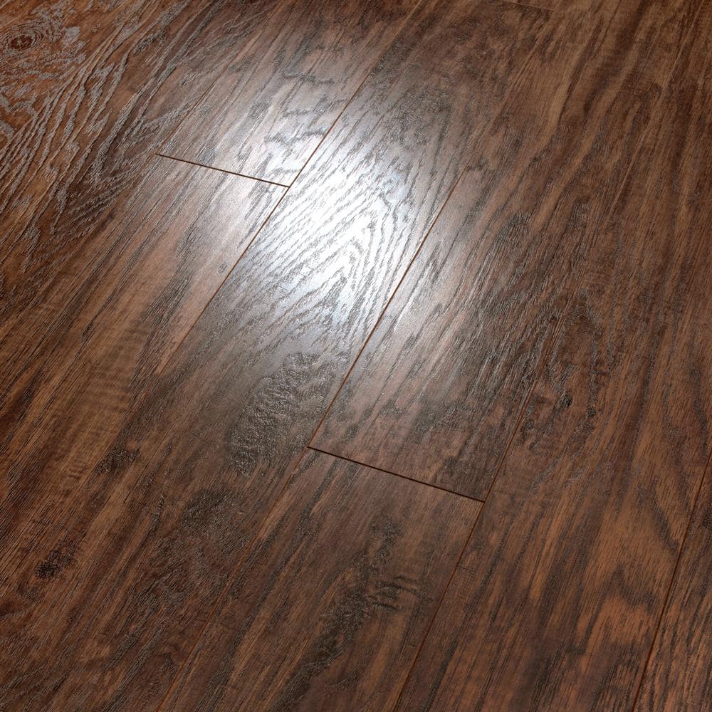 Pergo XP+ Edgeview Hickory 10 mm T x 5.2 in. W Waterproof Laminate Wood Flooring (18.9 sqft/case)