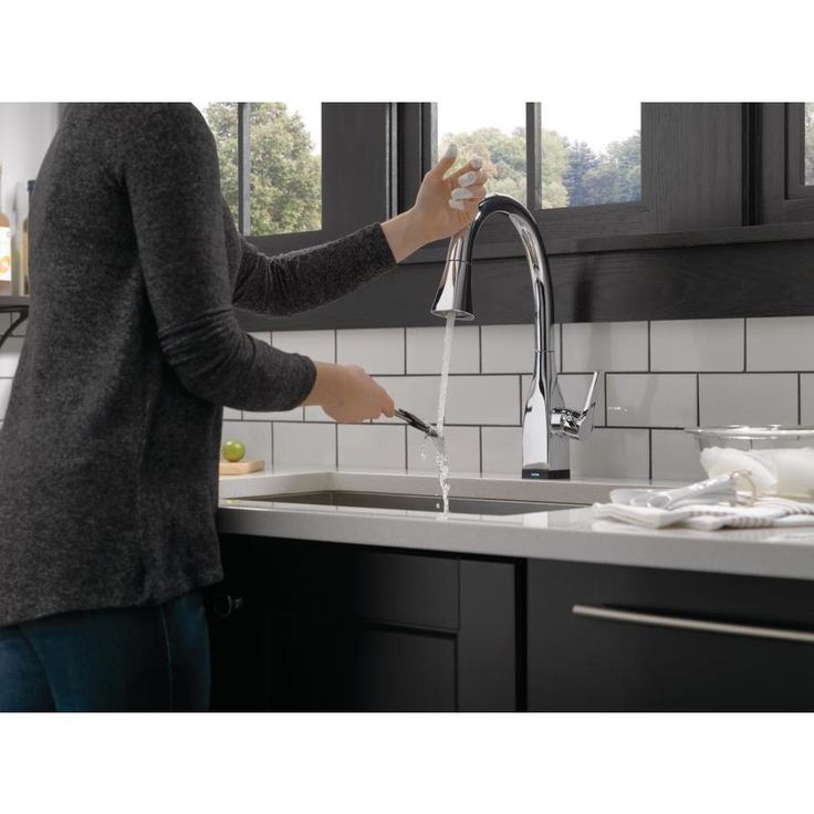 Delta Mateo Touch2O Chrome 1-Handle Deck-Mount Pull-Down Touch Kitchen Faucet