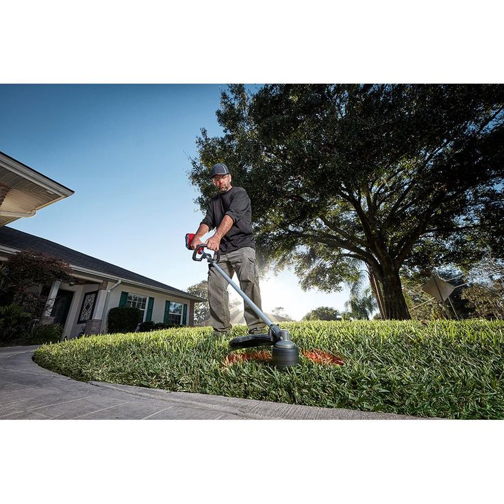 Milwaukee M18 FUEL 18-Volt Lithium-Ion Cordless Brushless String Trimmer with Attachment Capability with M18 6-Port BatteryCharger
