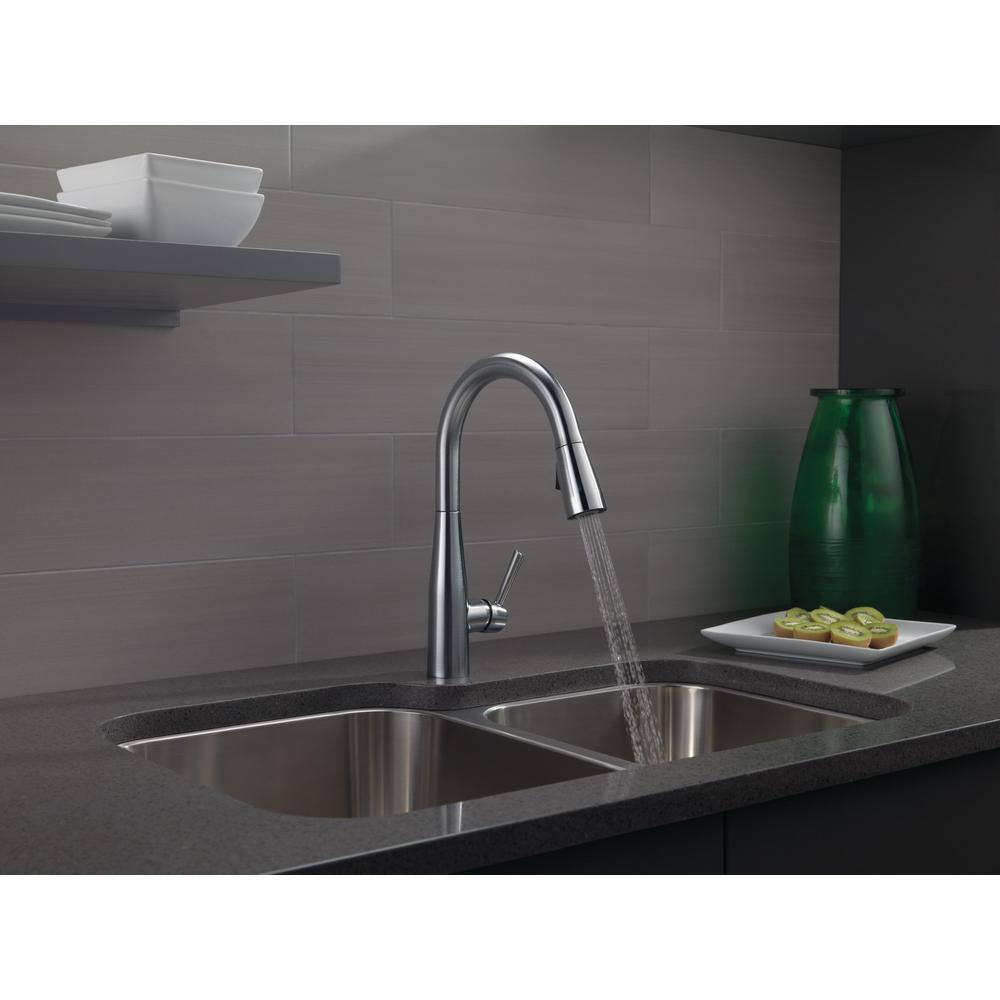 Essa Single-Handle Pull-Down Sprayer Kitchen Faucet with MagnaTite Docking in Arctic Stainless - Super Arbor