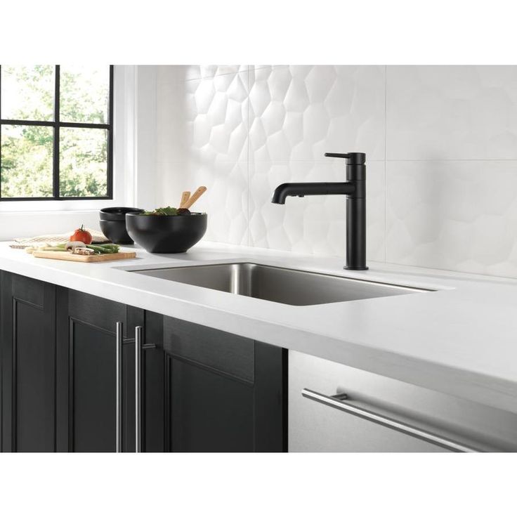 Delta Trinsic Matte Black 1-Handle Deck-Mount Pull-Out Handle Kitchen Faucet
