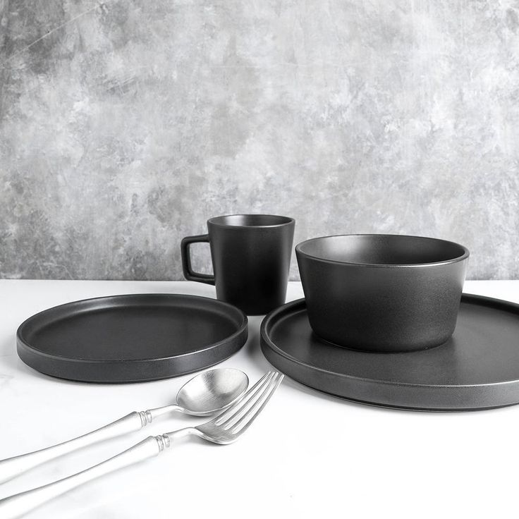 32-Piece Modern Black Matte Stoneware Dinnerware Set (Set for 8)