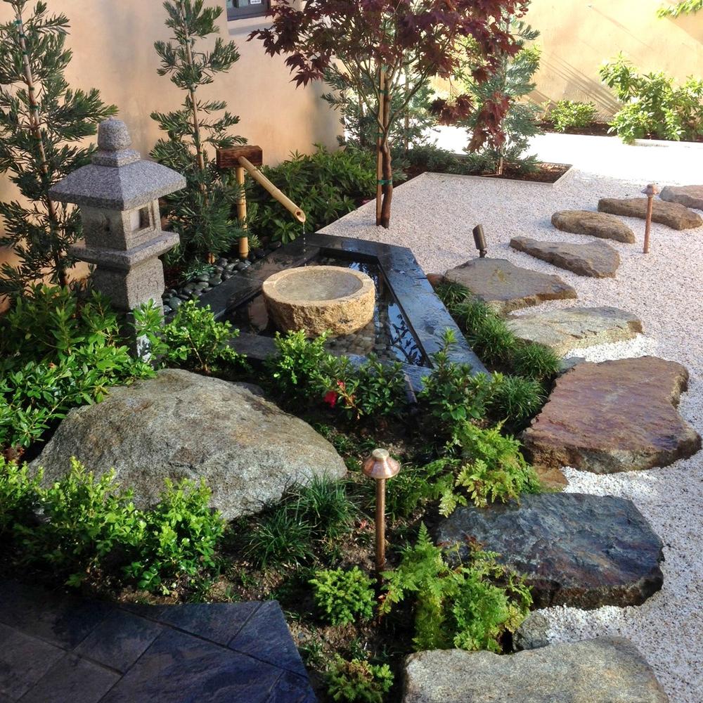 Southwest Boulder & Stone 0.50 cu. ft. 3/8 in. White Ice Bagged Landscape Rock and Pebble for Gardening, Landscaping, Driveways and Walkways - Super Arbor