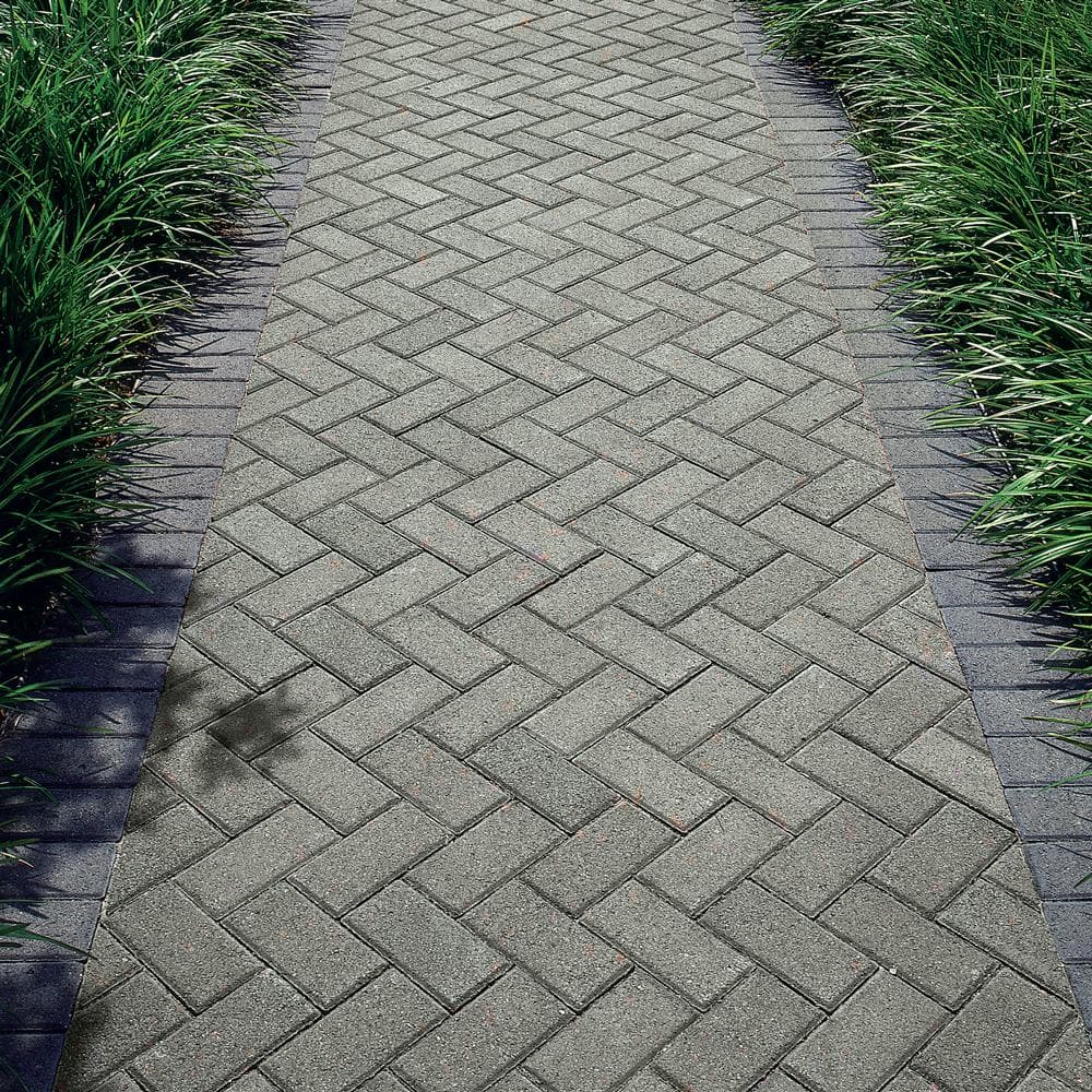 Pavestone Holland 7.87 in. L x 3.94 in. W x 2.36 in. H Granite Concrete Paver (480 pcs/103 Sq Ft/pallet)