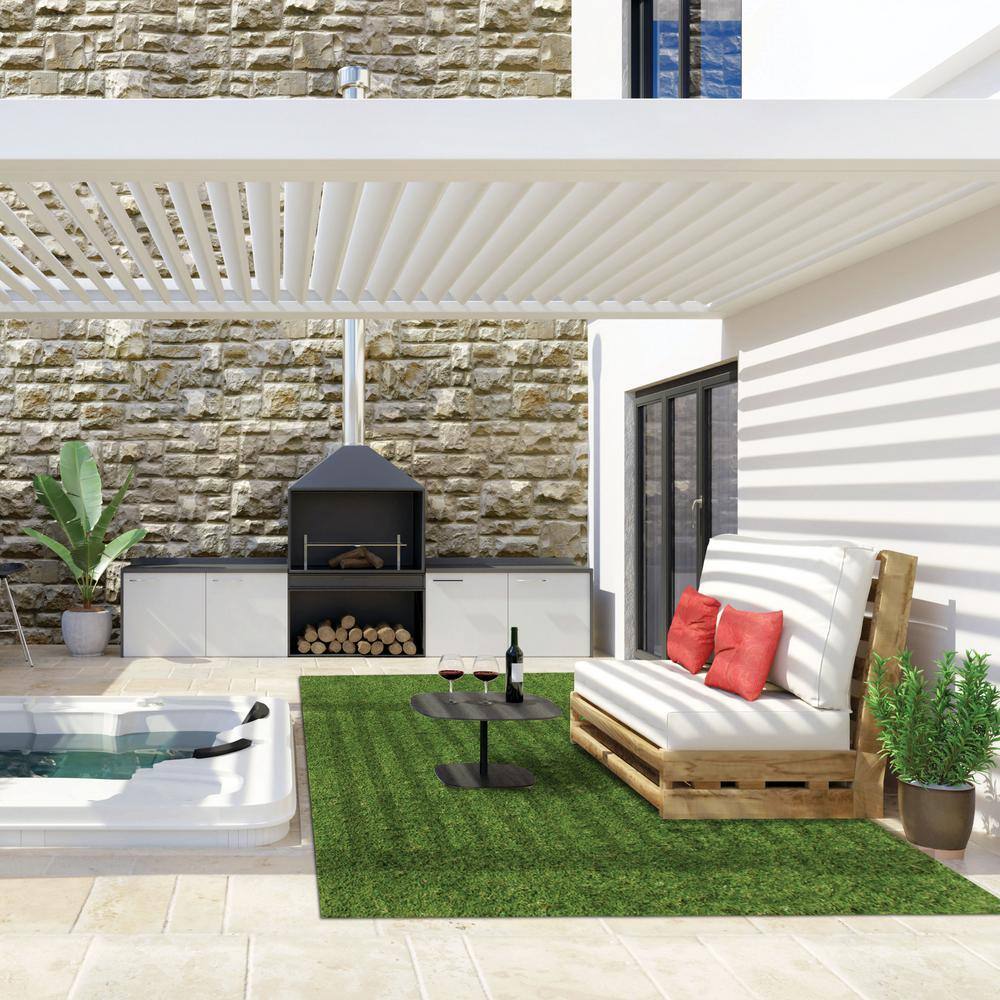 CREATIVE SURFACES Pine Valley 3.74 ft. x 8.66 ft. Green Artificial Grass