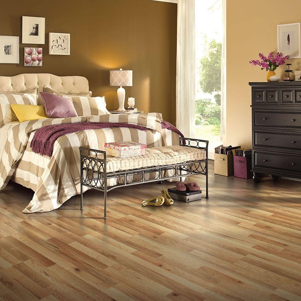 Pergo XP Haley Oak 10 mm T x 7.4 in. W Laminate Wood Flooring (19.63 sqft/case)