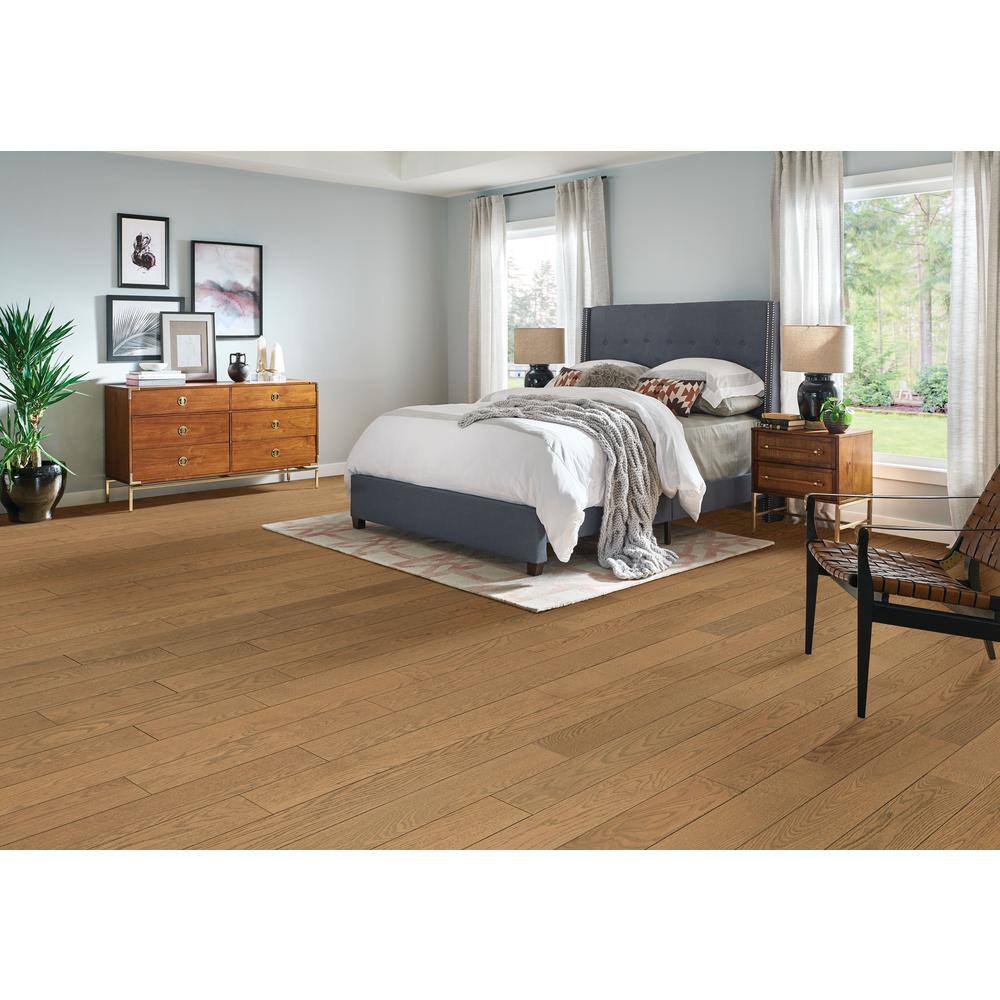 Bruce American Vintage Hazelnut Red Oak 3/4 in. T x 5 in. W Wire Brushed Solid Hardwood Flooring (23.5 sq.ft./ctn)
