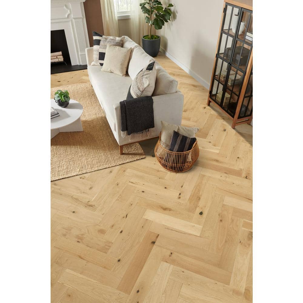 Bruce Time Honored Herringbone Aged Natural Oak 0.57 in.T x 4.72 in.W Click-Lock Engineered Hardwood Flooring(15.5sq.ft./Case)