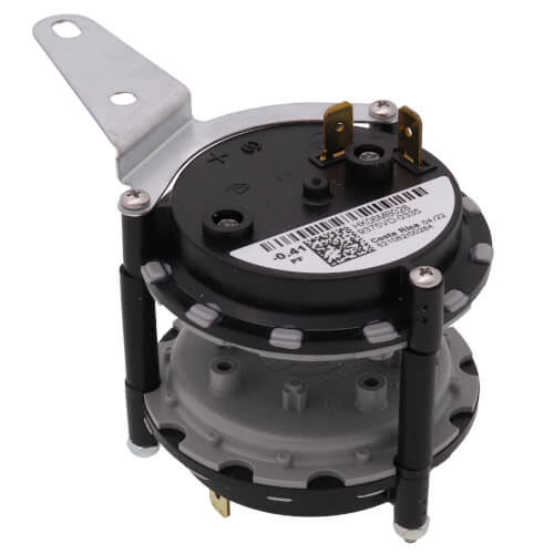 Carrier HK06MB028 pressure switch - front view (Product Type: Pressure Switch)