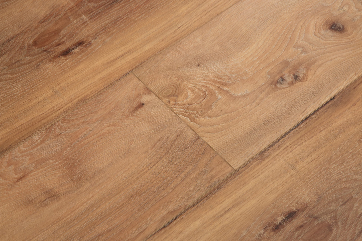 CALI Longboards Vinyl Pro North Shore Oak – 9-in W x 70-7/8-in L x 8-mm T Waterproof Interlocking Luxury Vinyl Plank Flooring (26.62-sq ft/ctn)