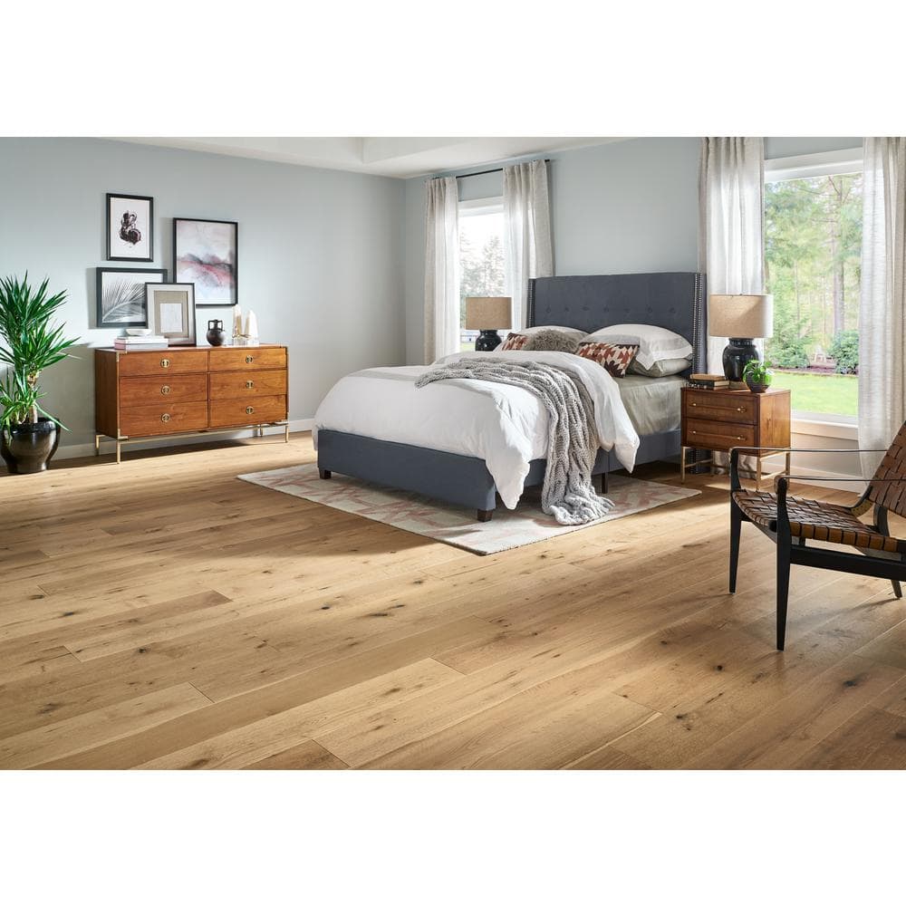 Bruce Time Honored Tinted Natural Oak 3/8 in. T x 7.3 in. W Click Lock Smooth Engineered Hardwood Flooring (32.6 sq.ft./ctn)