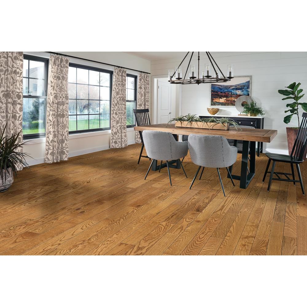 Bruce Plano Field and Woodlands Red Oak 3/4 in. T x 5 in. W Smooth Solid Hardwood Flooring (23.5 sq.ft./ctn)