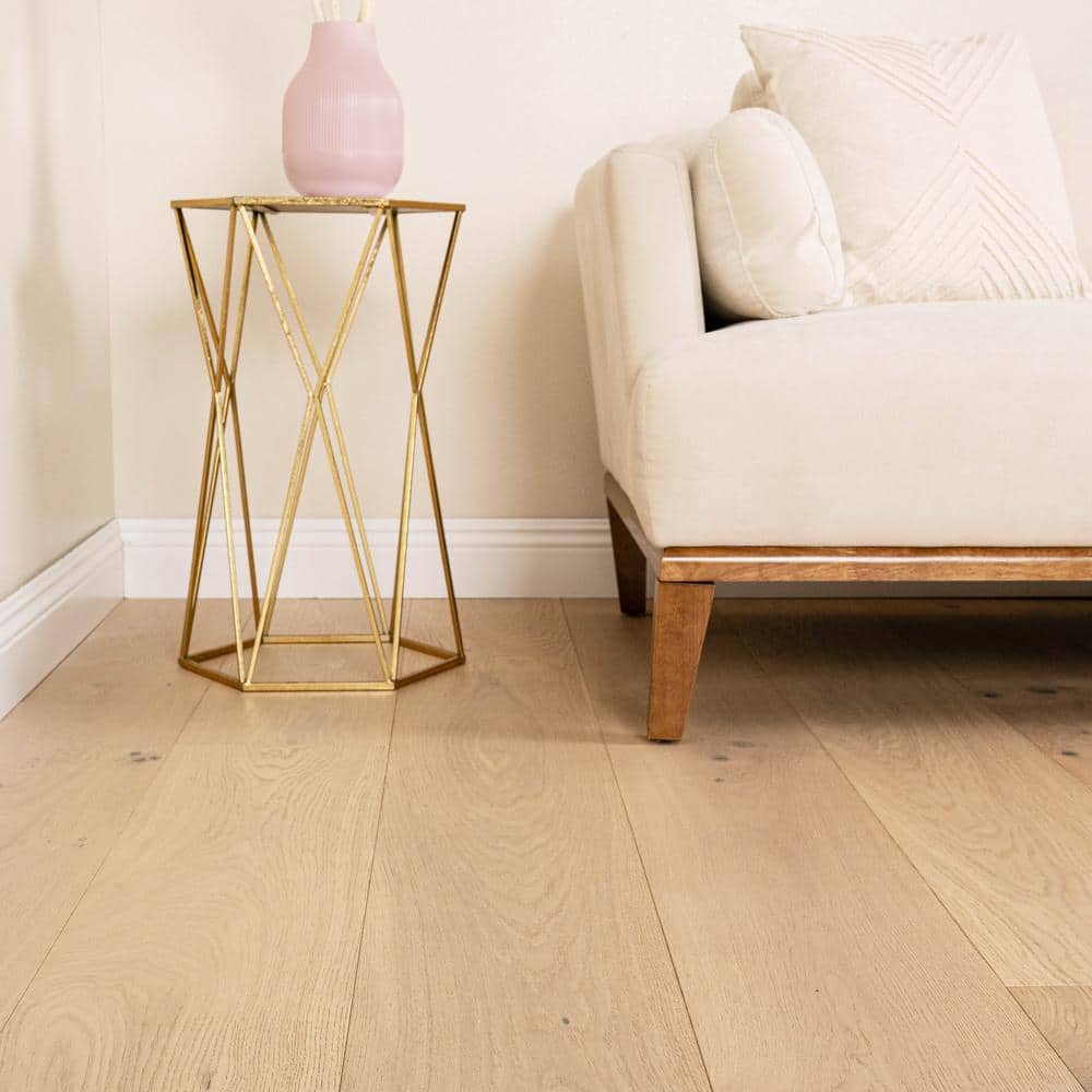 MSI Lyon Valley White Oak XXL 5/8 in. T x 9.45 in. W Tongue and Groove Engineered Hardwood Flooring (34.10 sq. ft./case)