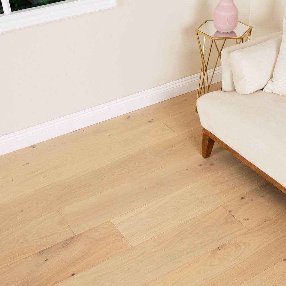 MSI Lyon Valley White Oak XXL 5/8 in. T x 9.45 in. W Tongue and Groove Engineered Hardwood Flooring (34.10 sq. ft./case)