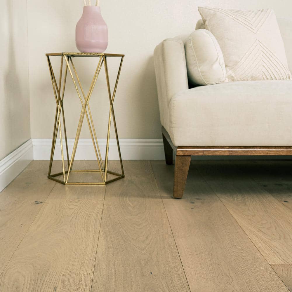 MSI Lyon Valley White Oak XXL 5/8 in. T x 9.45 in. W Tongue and Groove Engineered Hardwood Flooring (1363.92 sq. ft./pallet)