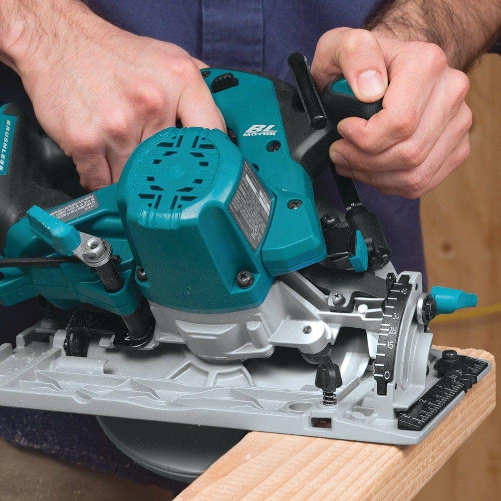 Makita 18V LXT Lithium-Ion Brushless Cordless 6-1/2 in. Circular Saw with Electric Brake and 24T Carbide Blade (Tool-Only)