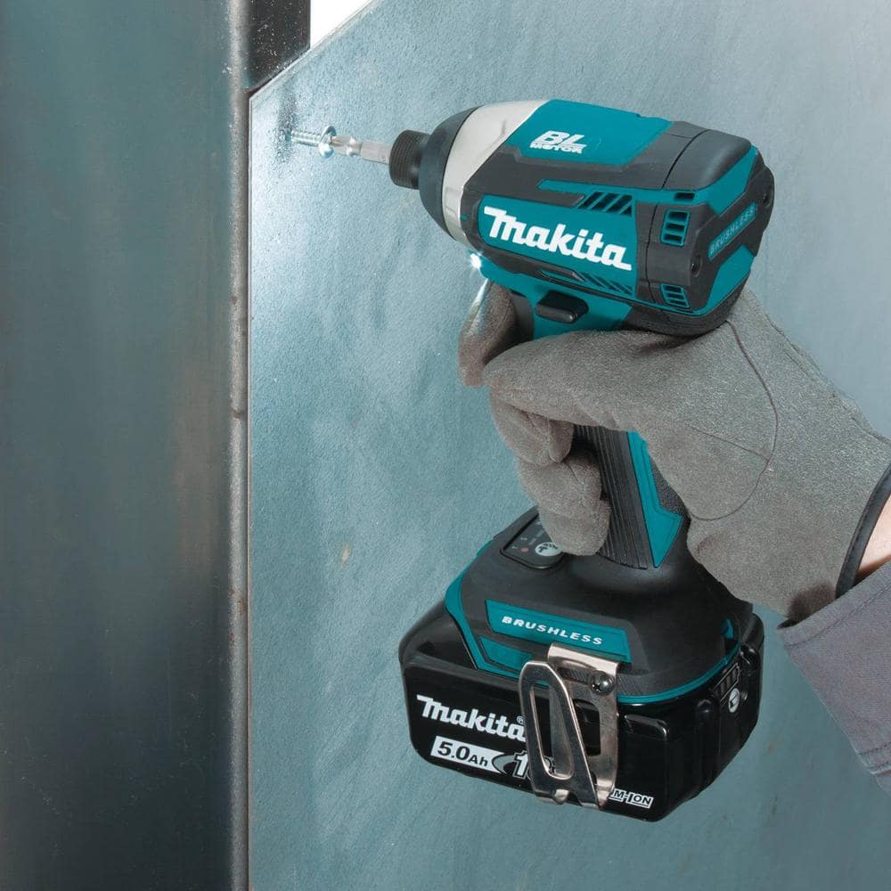 Makita 18V LXT Lithium-Ion Brushless Cordless Combo Kit (Hammer Drill/ Impact Driver/ Circular Saw/ Flashlight) 5.0Ah