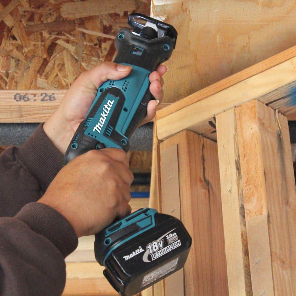 Makita 18V LXT Lithium-Ion Cordless Variable Speed Lightweight Compact Reciprocating Saw with Built-in LED (Tool-Only)