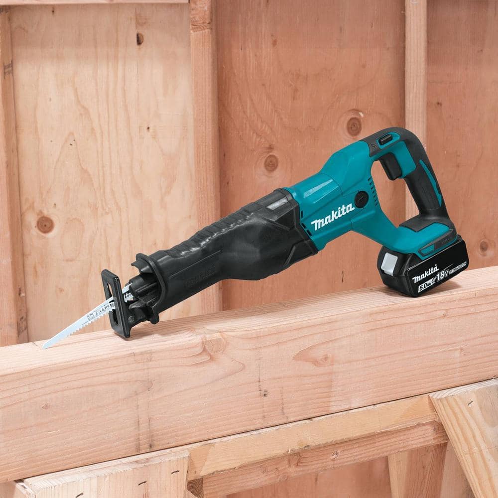 Makita 18V LXT Lithium‑Ion Cordless Reciprocating Saw Kit, 5.0Ah (XRJ04T)