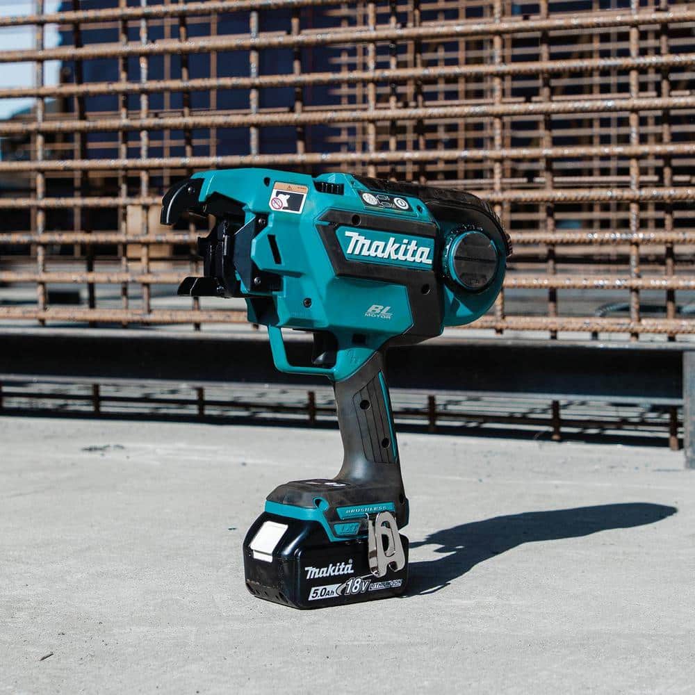 Makita 18V LXT Lithium-Ion Brushless Cordless Rebar Tying Tool Kit (5.0 Ah)