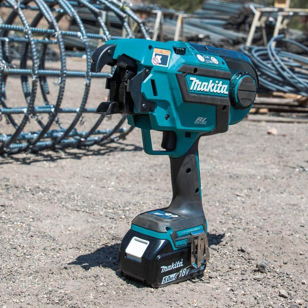 Makita 18V LXT Lithium-Ion Brushless Cordless Rebar Tying Tool Kit (5.0 Ah)