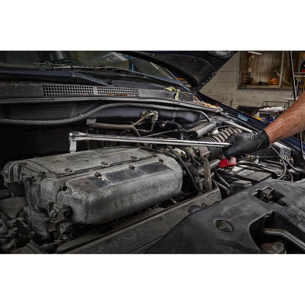 Milwaukee 1/2 in. Drive 24 in. Breaker Bar, Chrome-Plated Pivoting Head (48-22-9013)