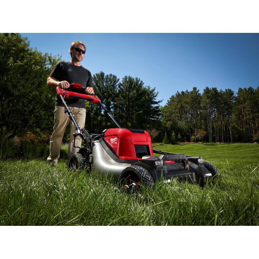 Milwaukee M18 FUEL Brushless Cordless 21 in. Walk Behind Dual Battery Self-Propelled Mower w/(2)12Ah Batteries & Polarized Glasses