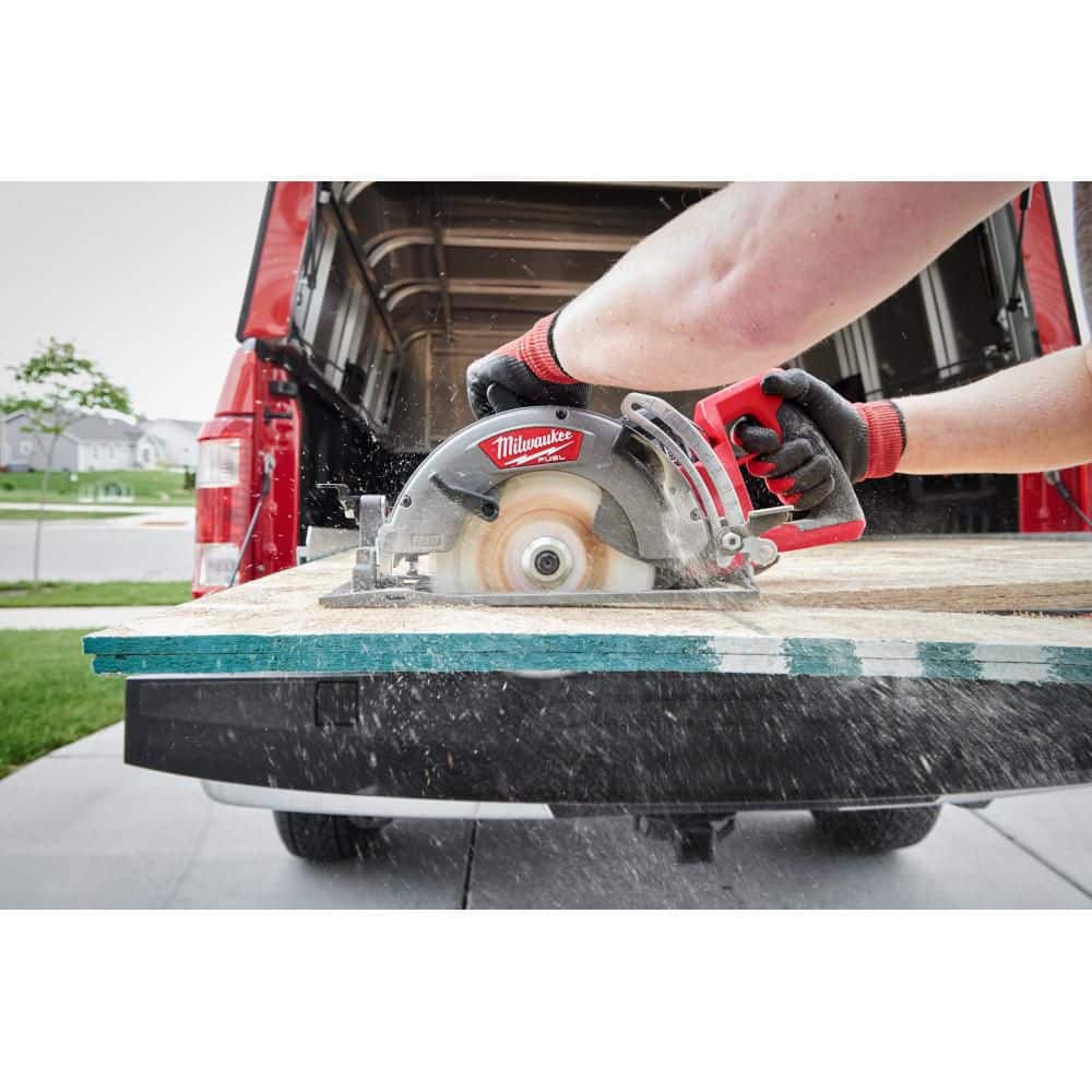 Milwaukee M18 FUEL 3-1/2 in. 18-Volt 21-Degree Lithium-Ion Brushless Cordless Nailer w/7-1/4 in. Rear Circ, Two 6Ah HO Batteries